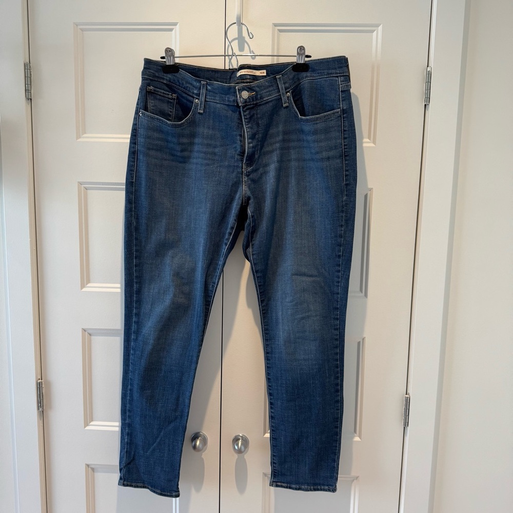 LEVI’S Classic Blue Denim Jeans - SIZE 16W